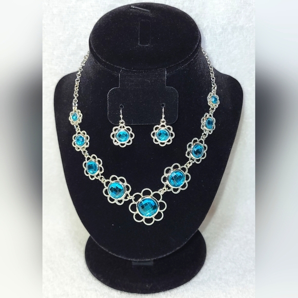 Cato Jewelry - CATO Blue Topaz Flower Necklace and Drop Earrings Set / Pierced